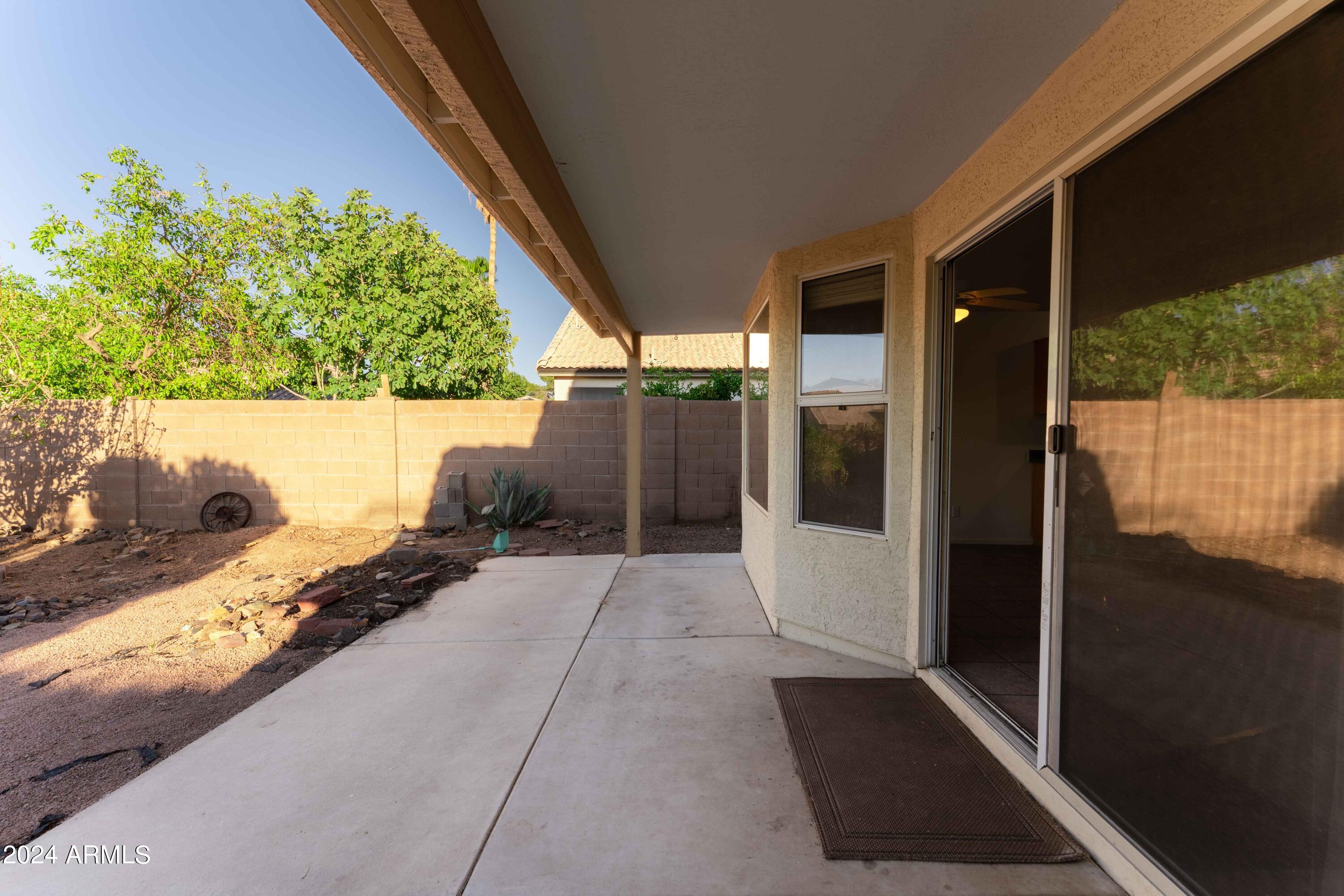 412 W AIRE LIBRE Avenue