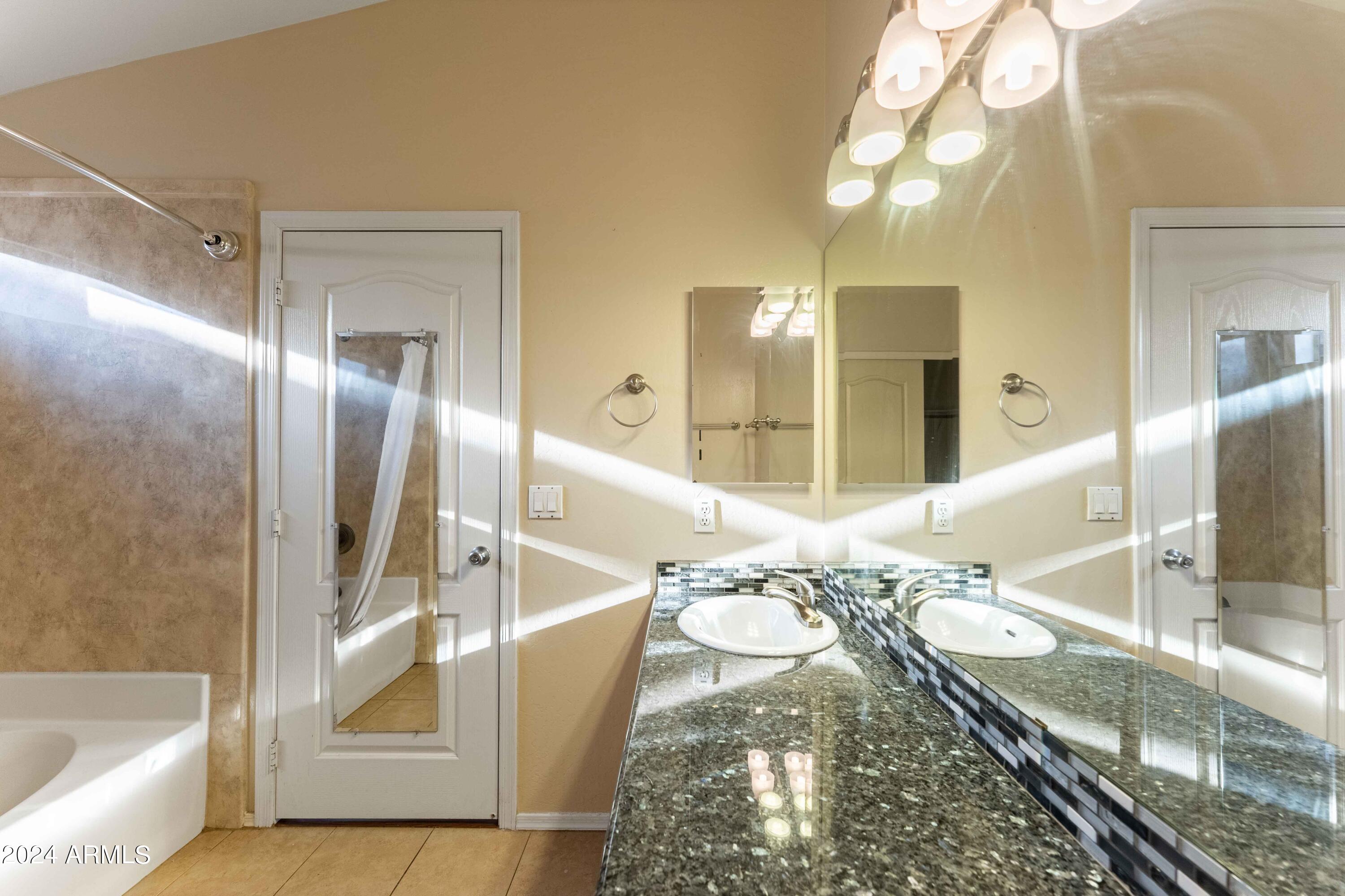 412 W AIRE LIBRE Avenue