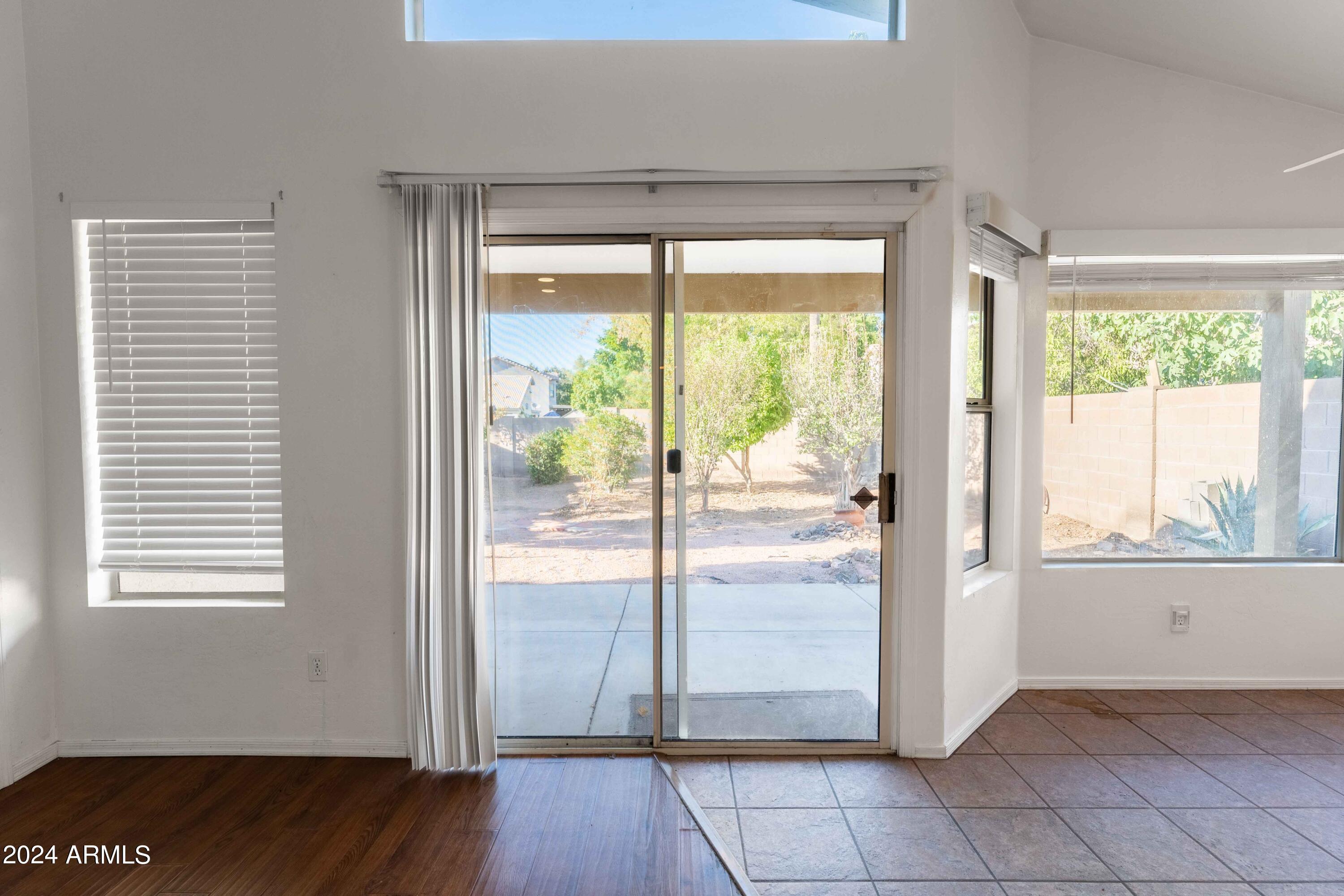 412 W AIRE LIBRE Avenue