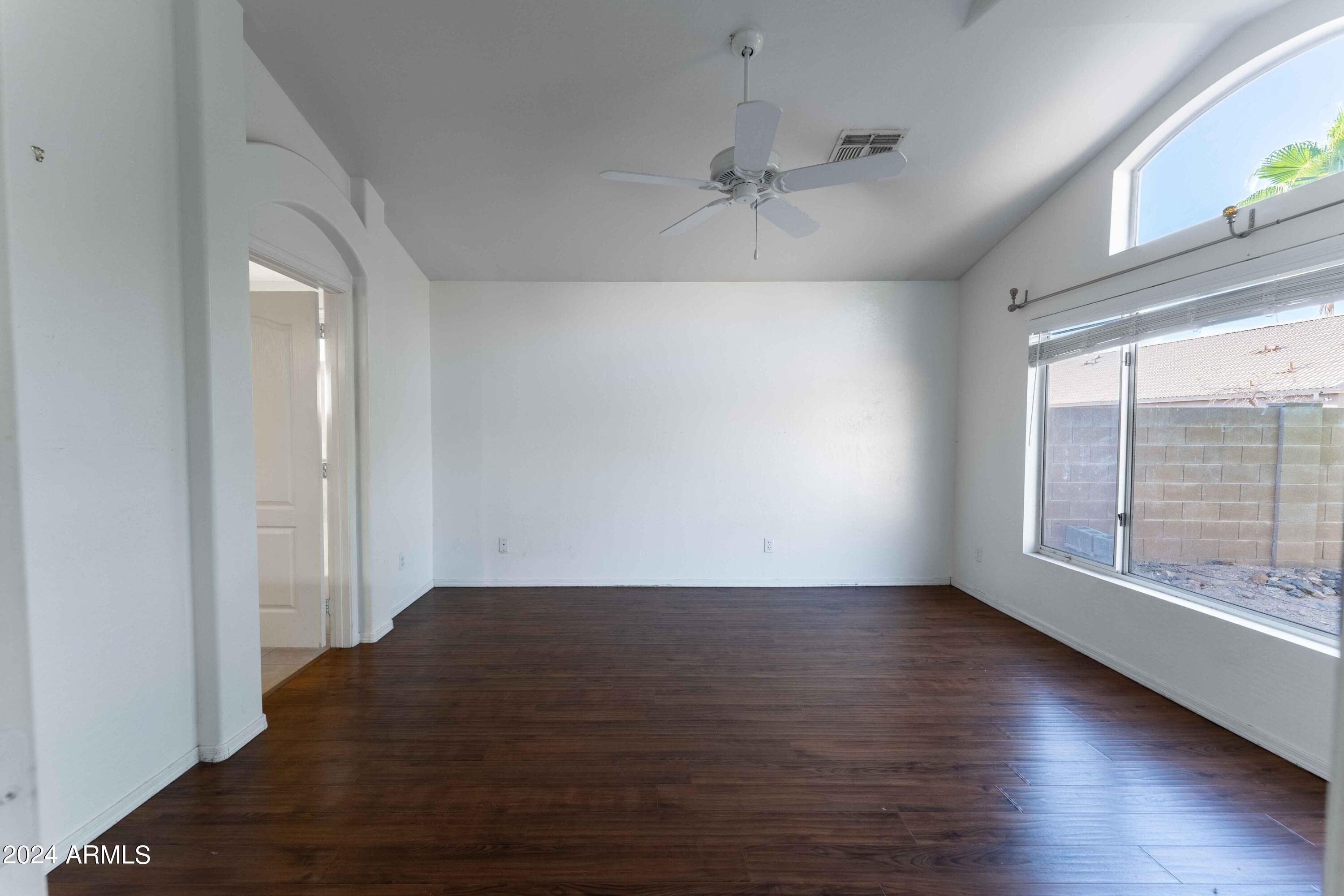 412 W AIRE LIBRE Avenue