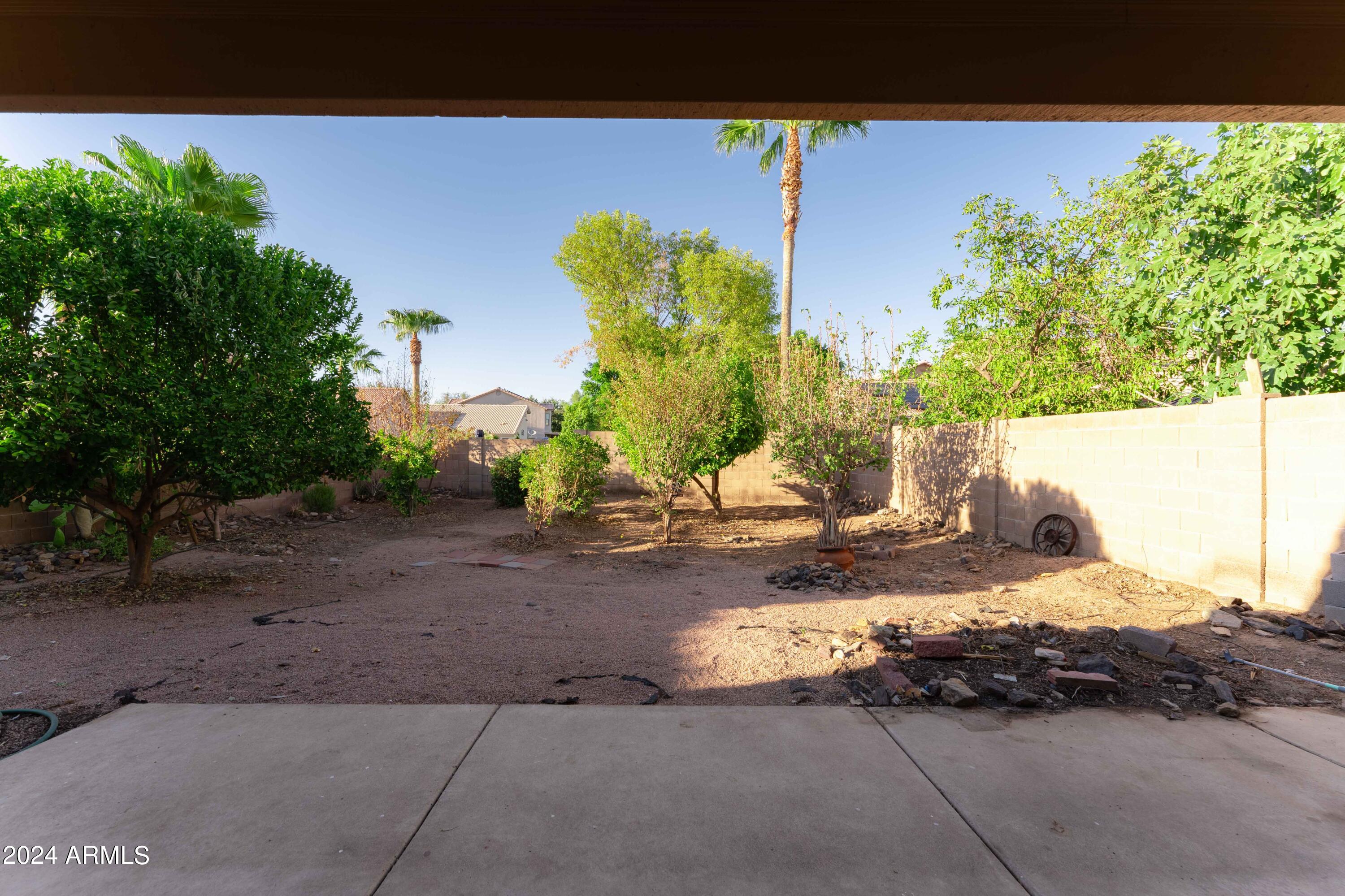 412 W AIRE LIBRE Avenue