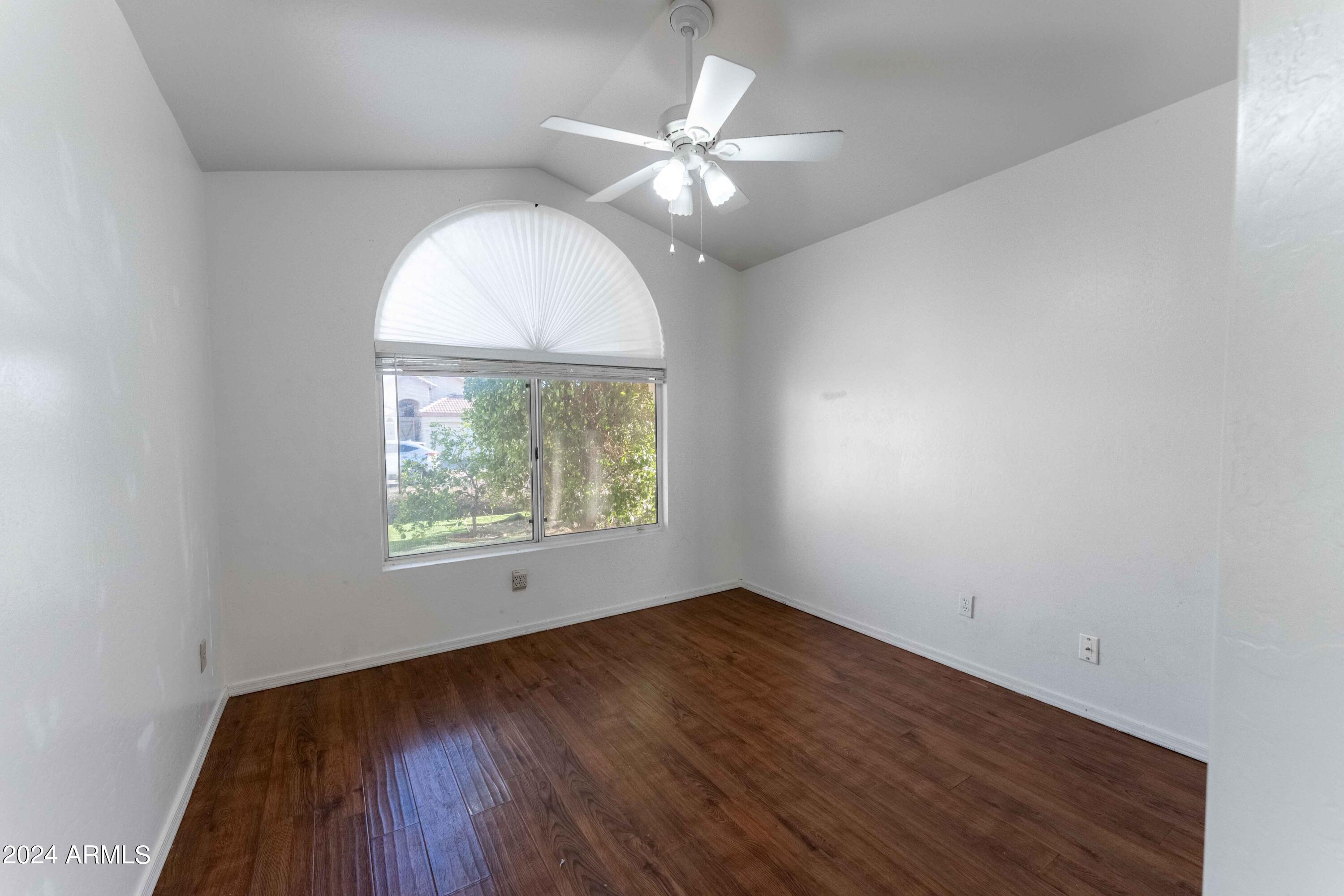 412 W AIRE LIBRE Avenue