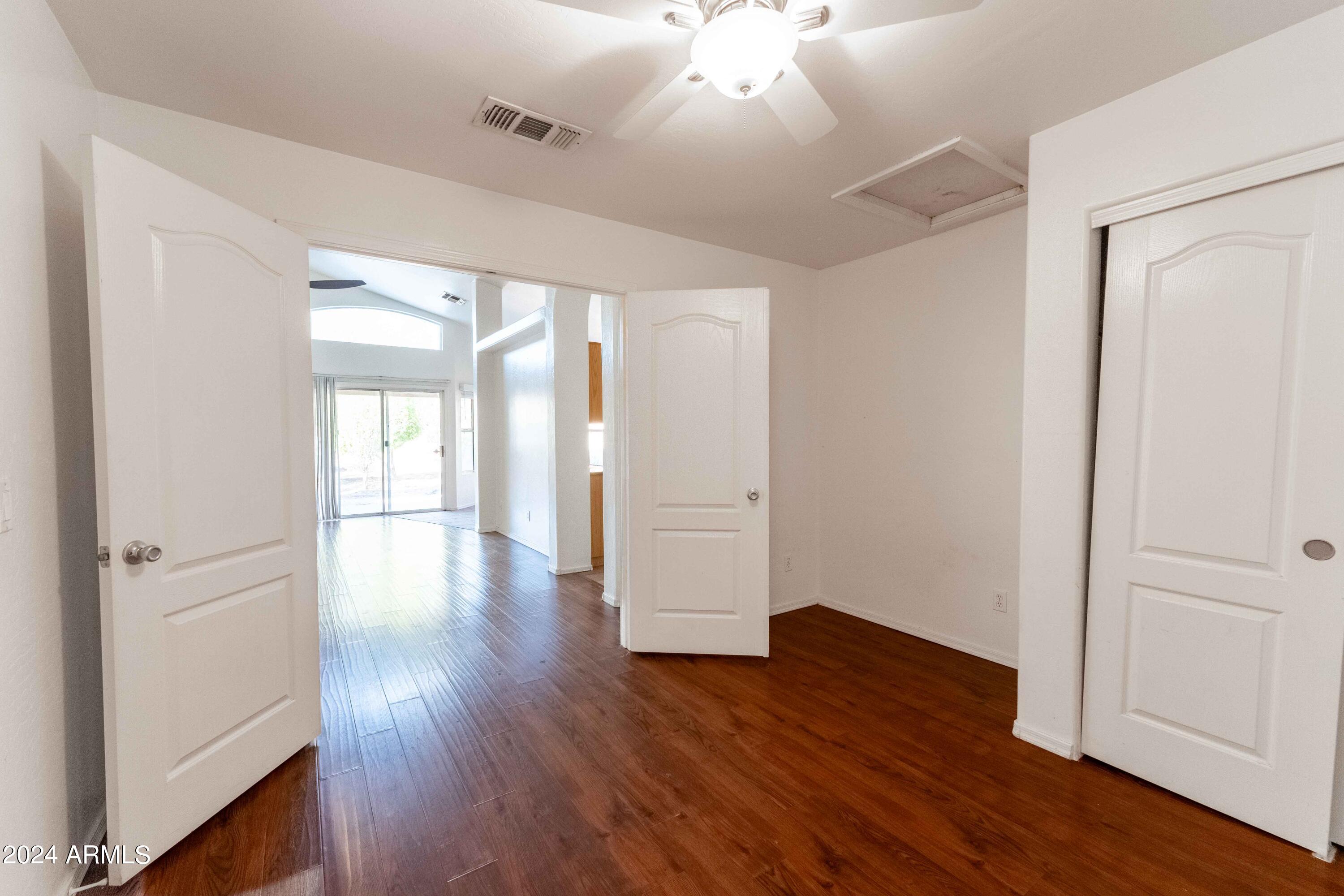 412 W AIRE LIBRE Avenue