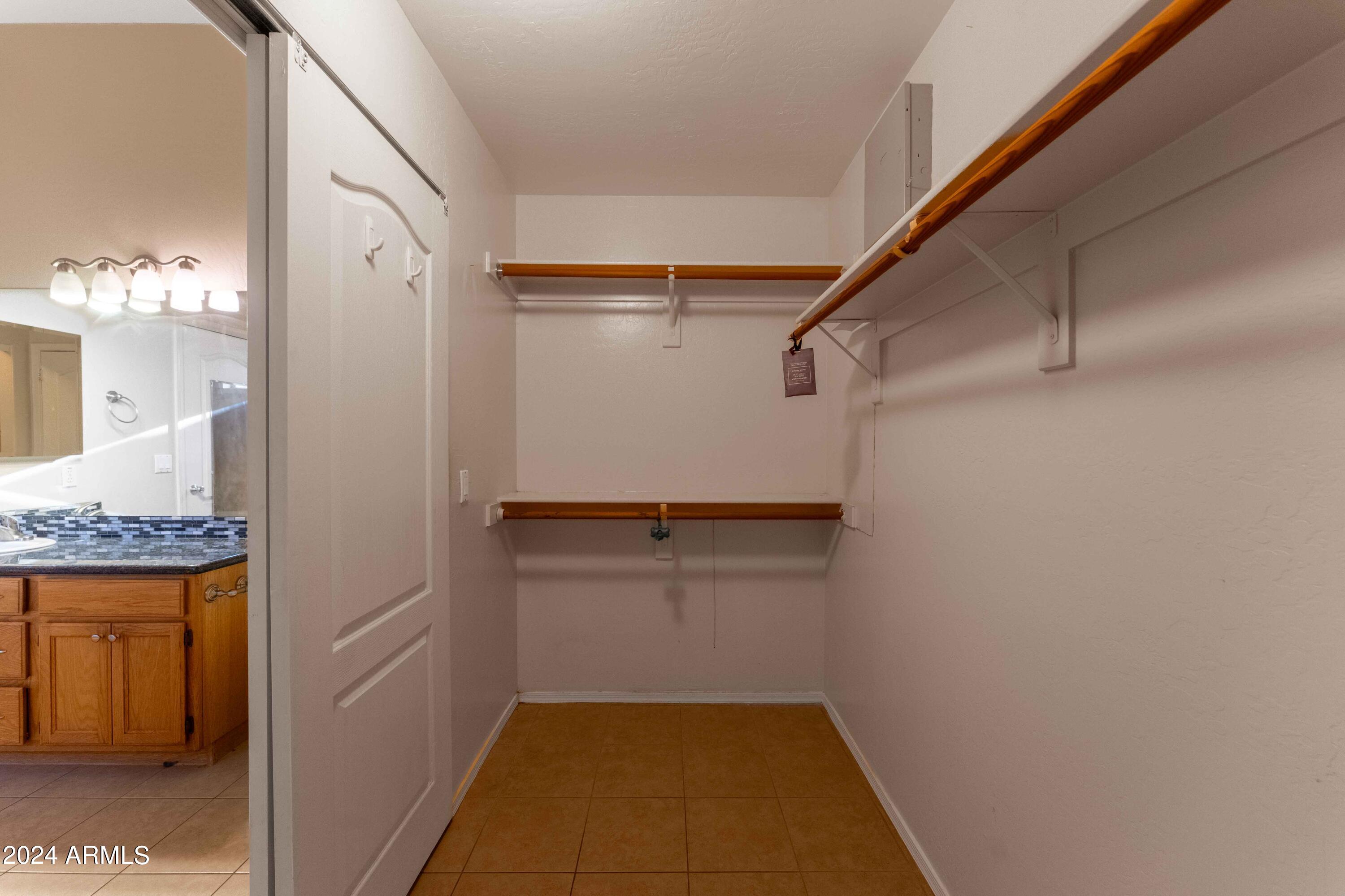 412 W AIRE LIBRE Avenue