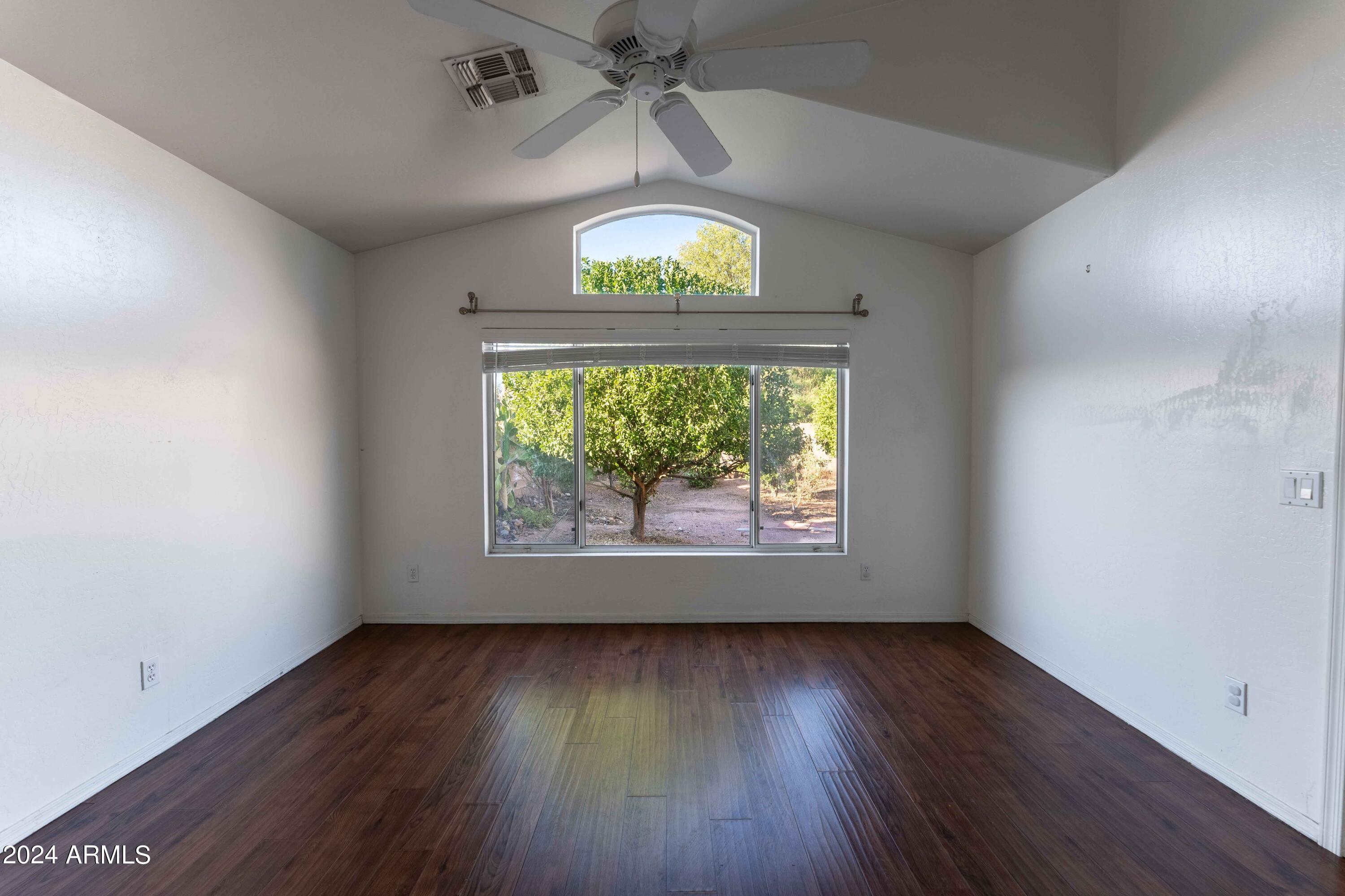 412 W AIRE LIBRE Avenue