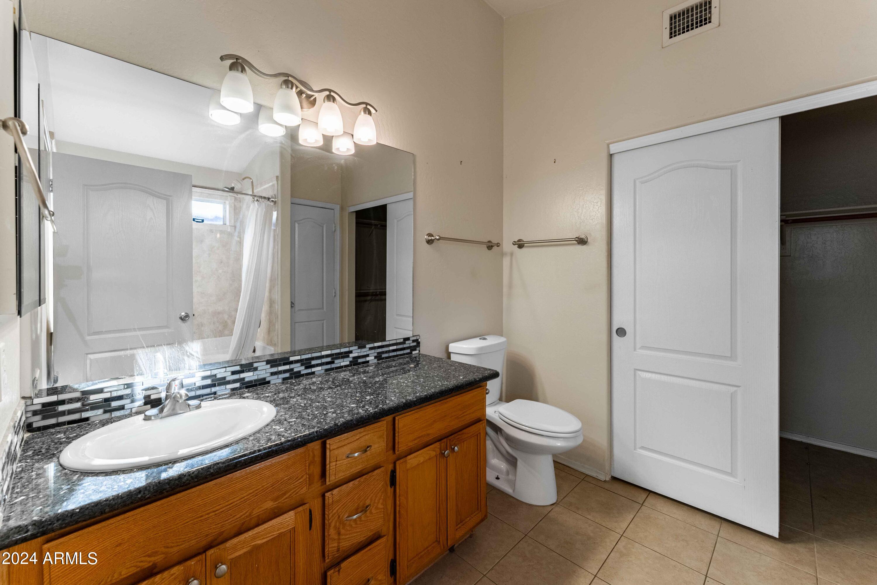 412 W AIRE LIBRE Avenue