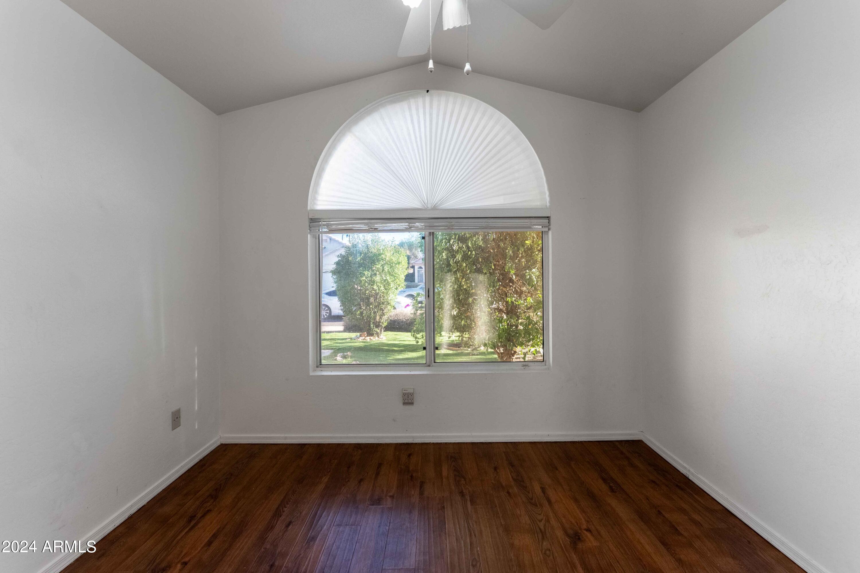 412 W AIRE LIBRE Avenue