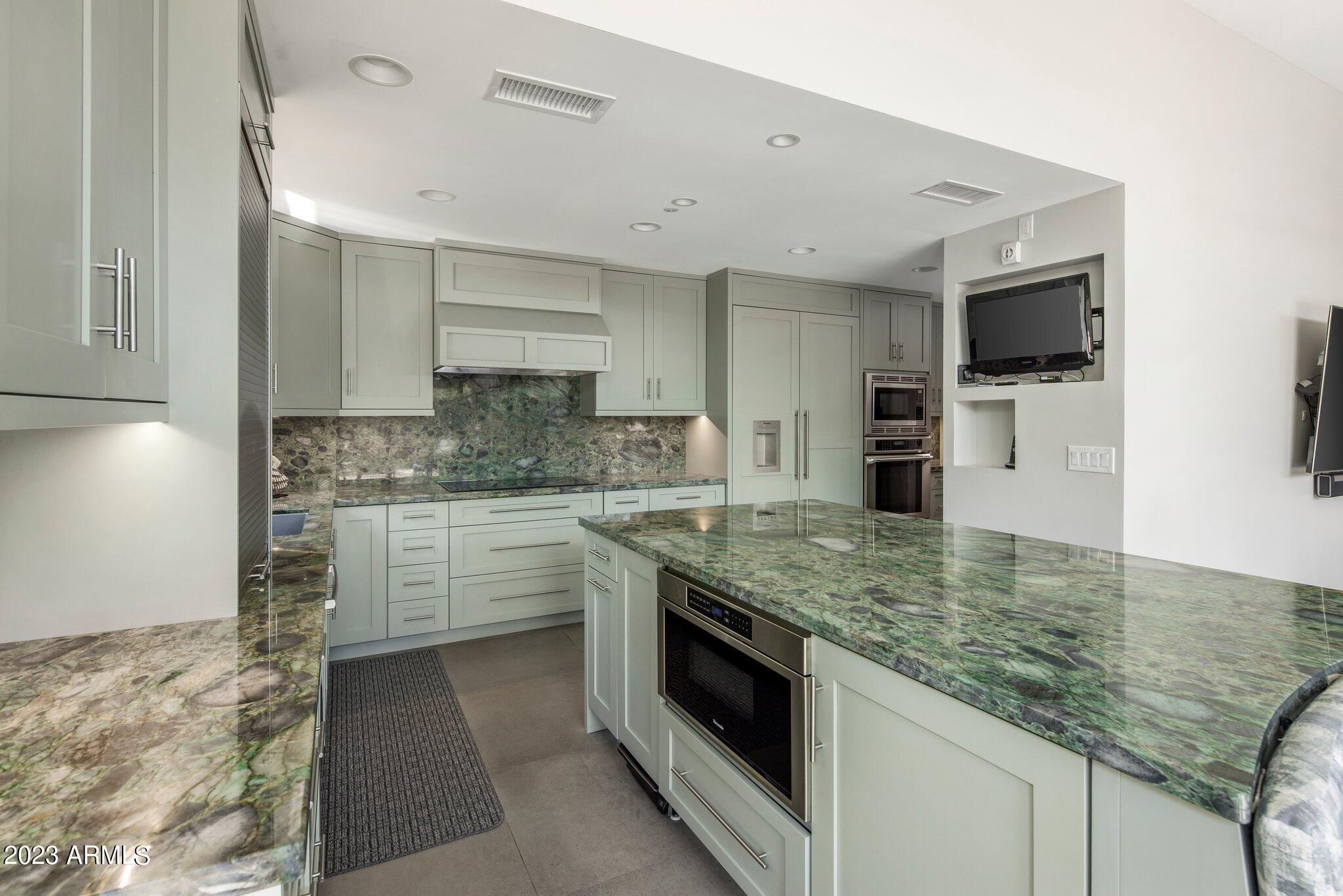 5434 E LINCOLN Drive # 16