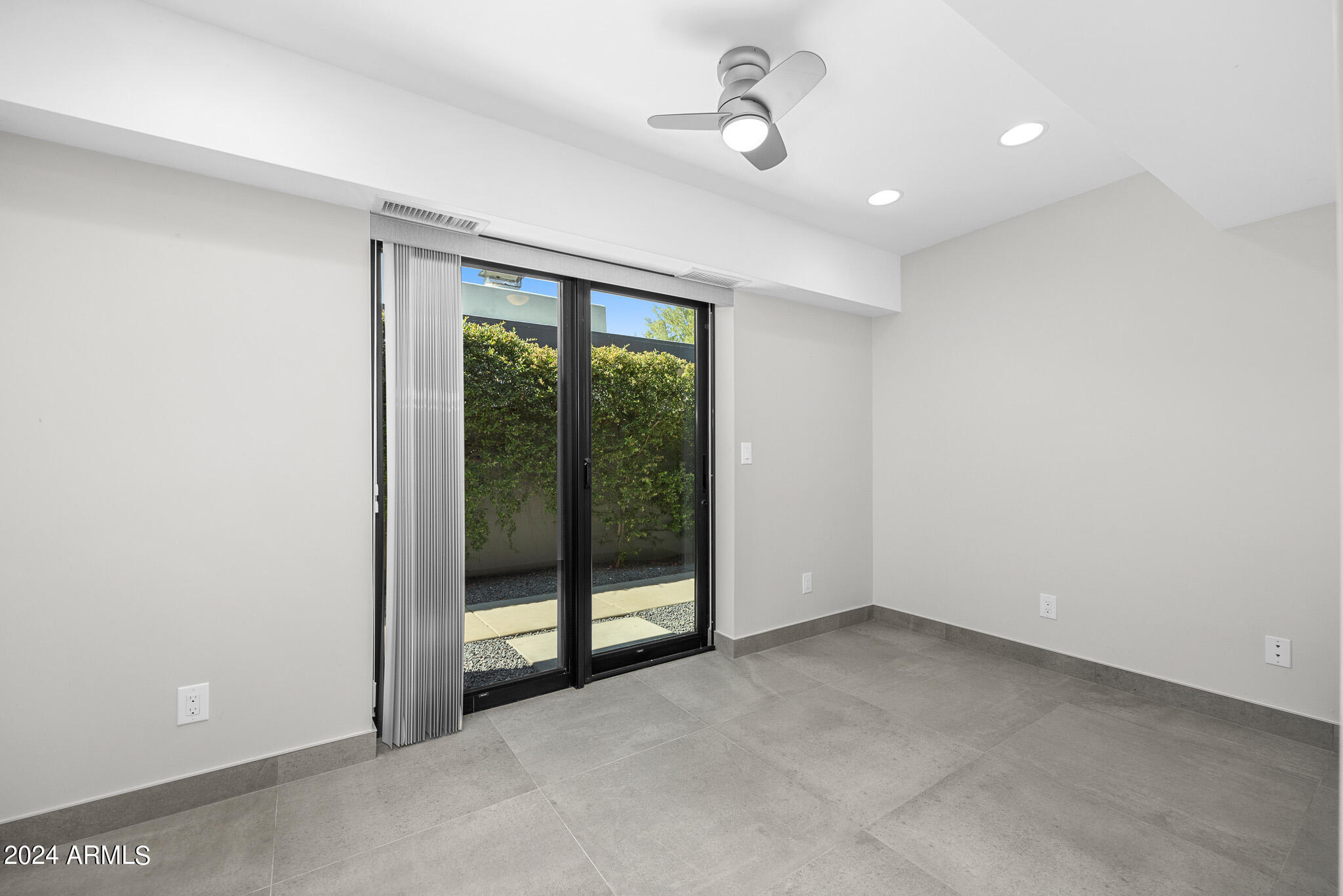 5434 E LINCOLN Drive # 16