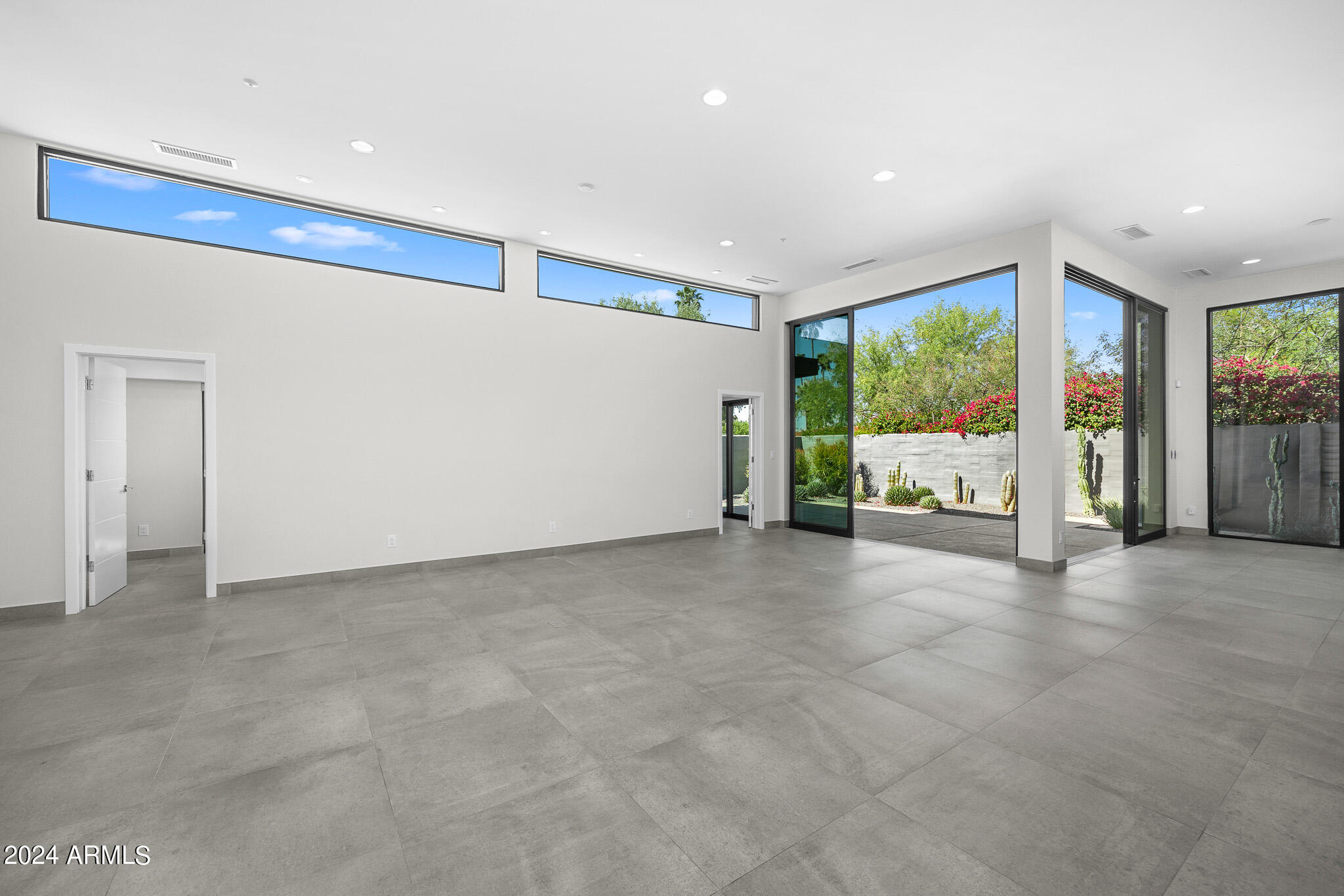 5434 E LINCOLN Drive # 16