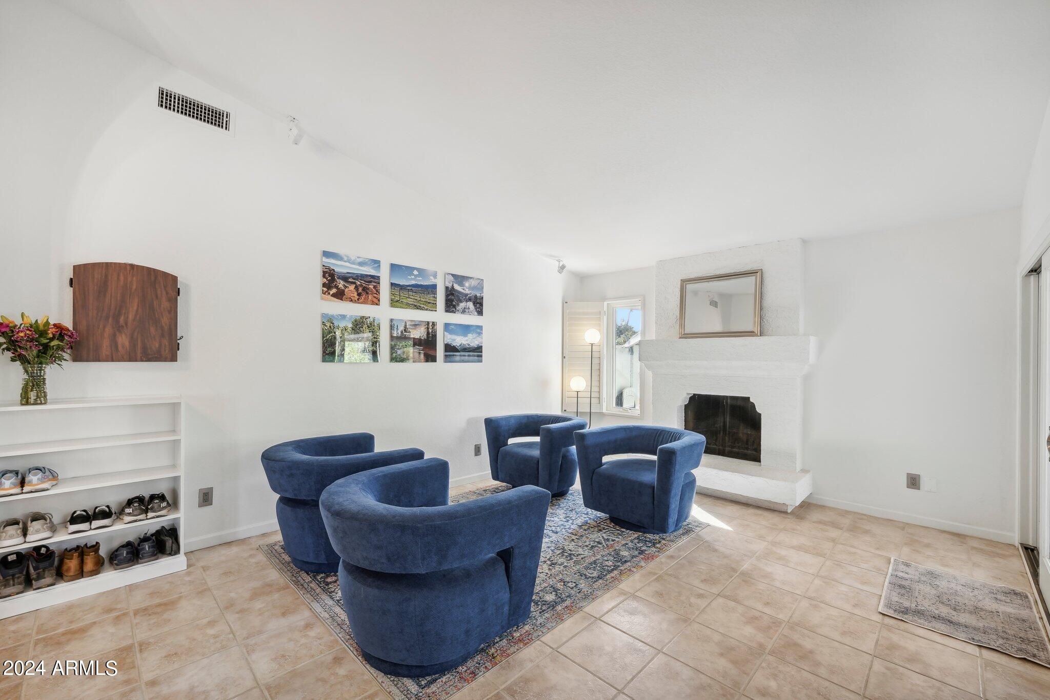 61 W SECRETARIAT Drive