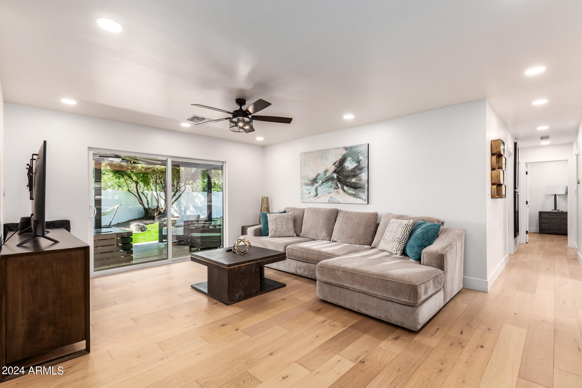 3028 E COOLIDGE Street