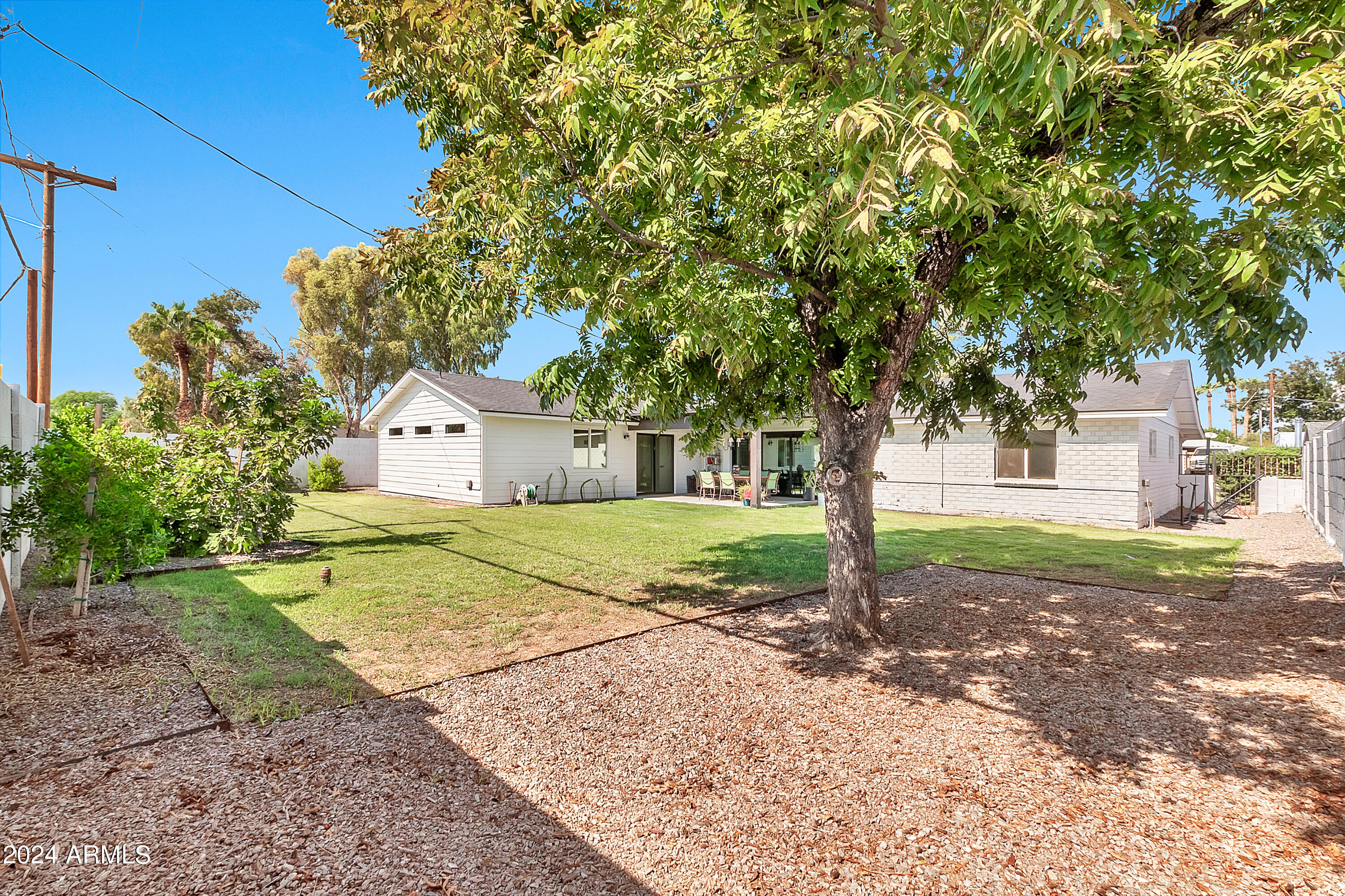 3601 E CLARENDON Avenue