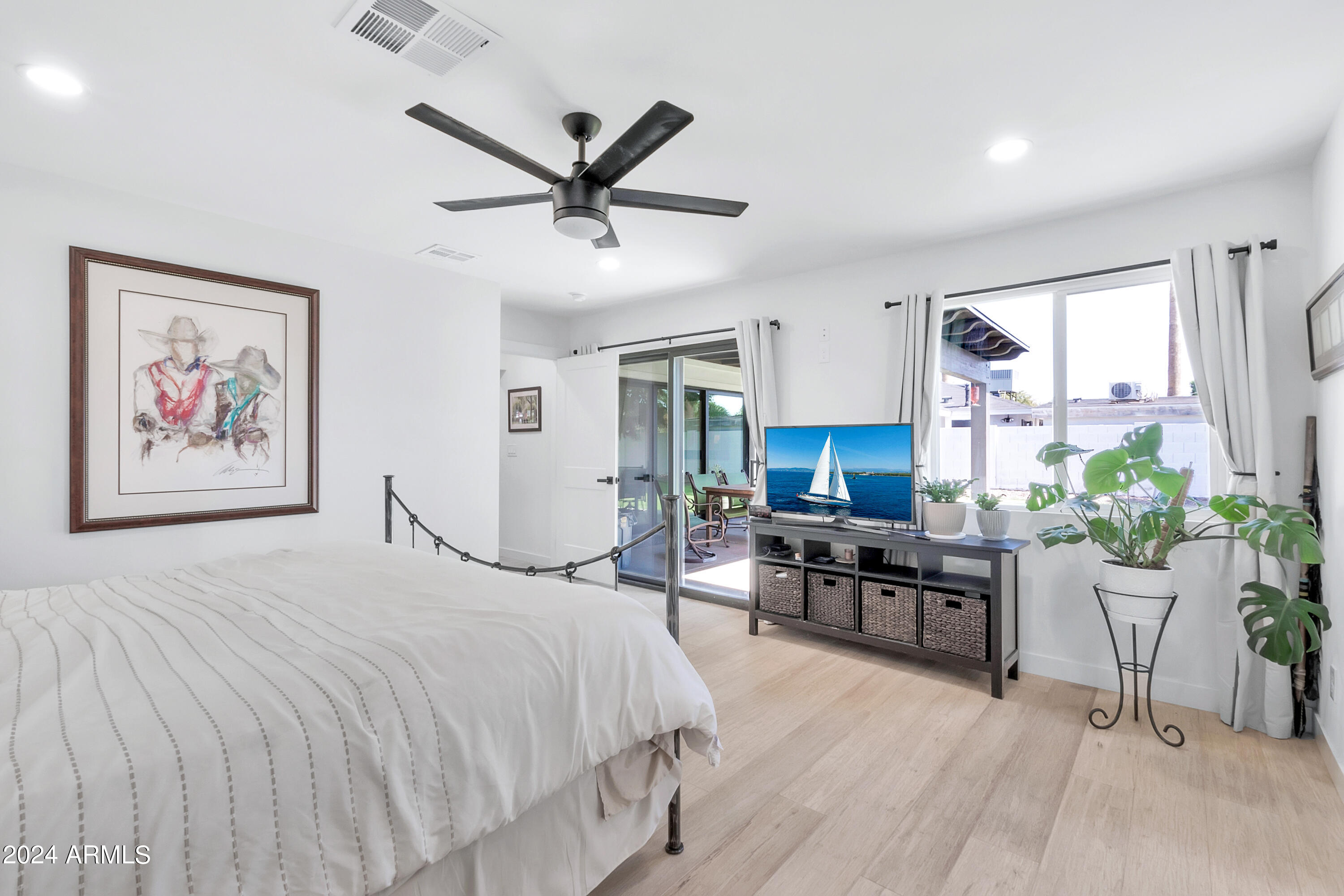 3601 E CLARENDON Avenue