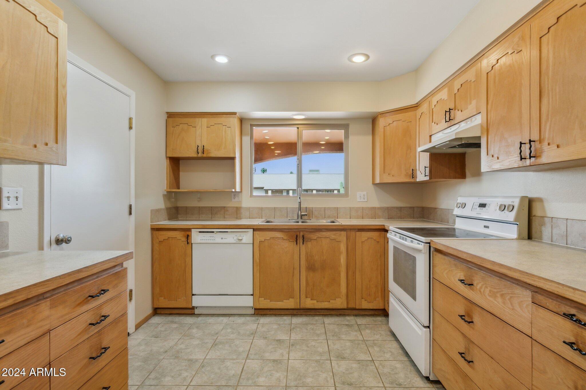 10004 W DESERT FOREST Circle