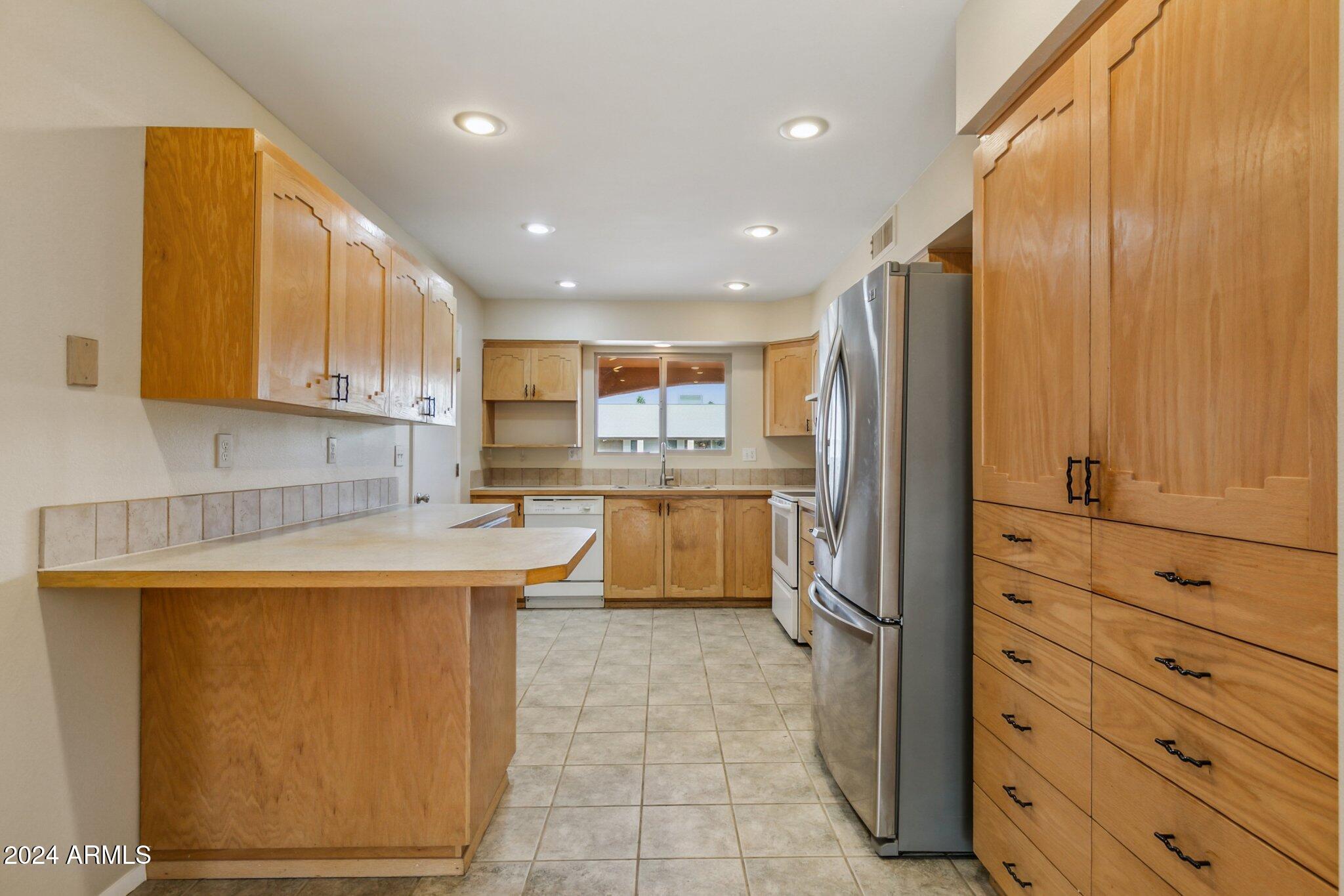 10004 W DESERT FOREST Circle