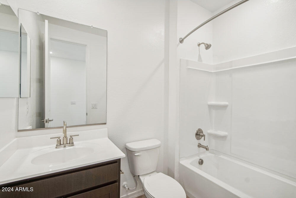 4233 E BRADFORD Avenue