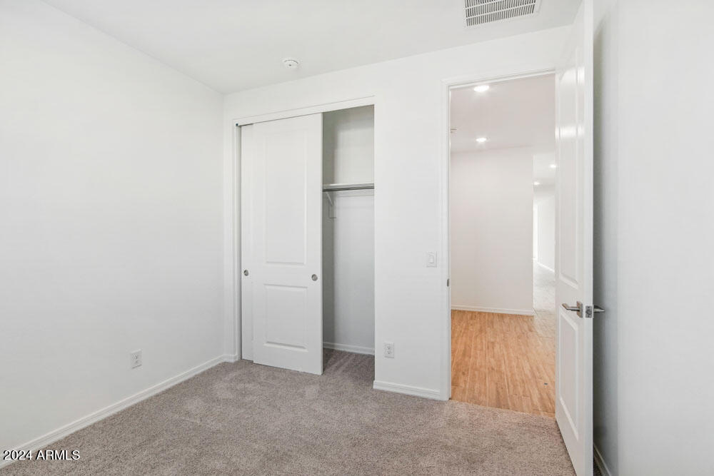 4233 E BRADFORD Avenue