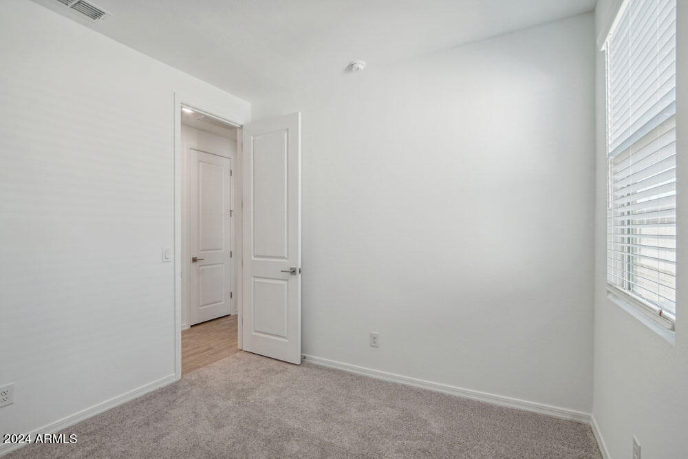 4233 E BRADFORD Avenue