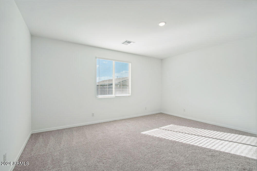 4233 E BRADFORD Avenue