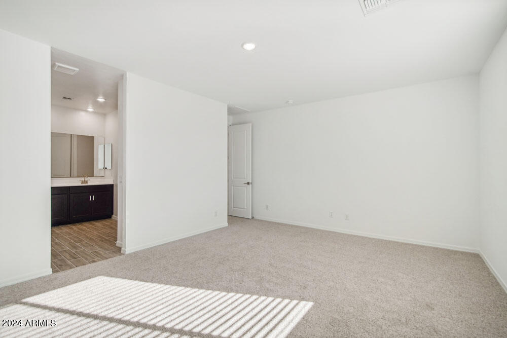 4233 E BRADFORD Avenue