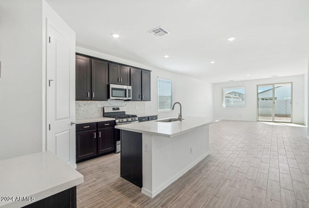 4233 E BRADFORD Avenue