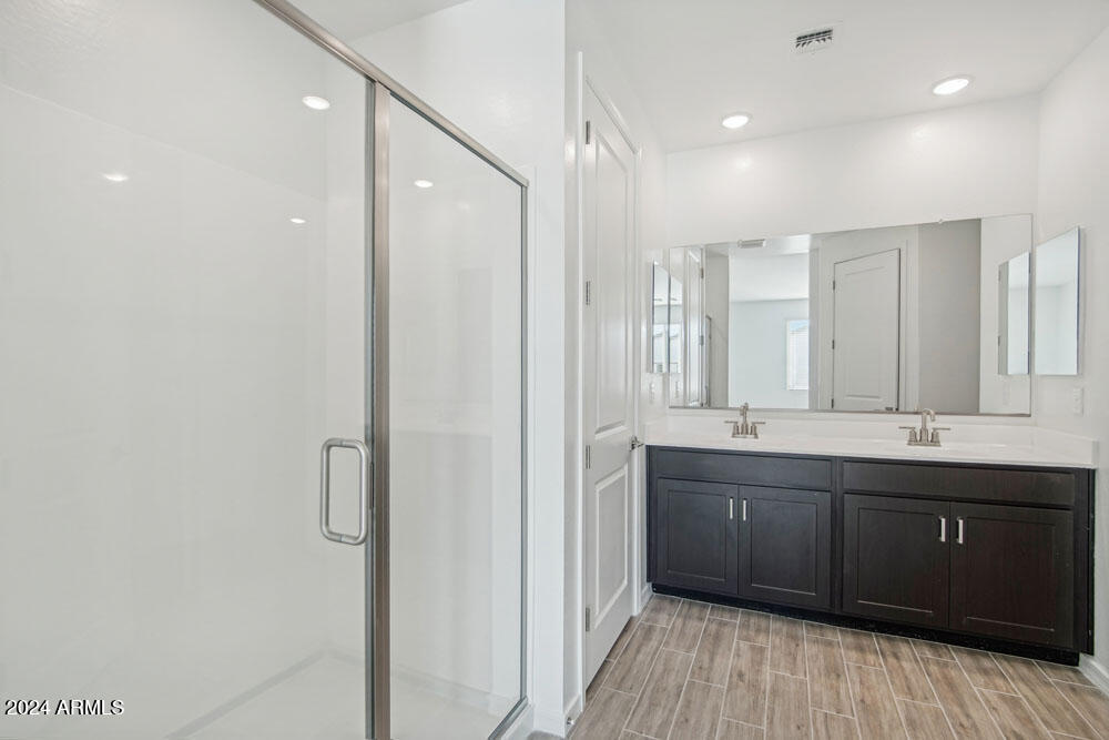 4233 E BRADFORD Avenue