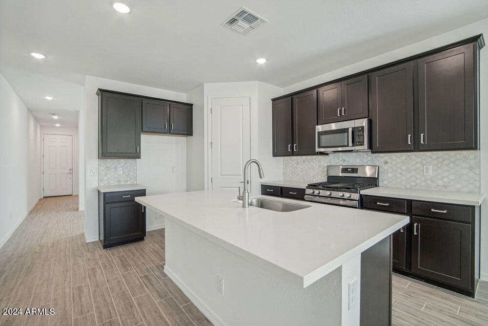 4233 E BRADFORD Avenue