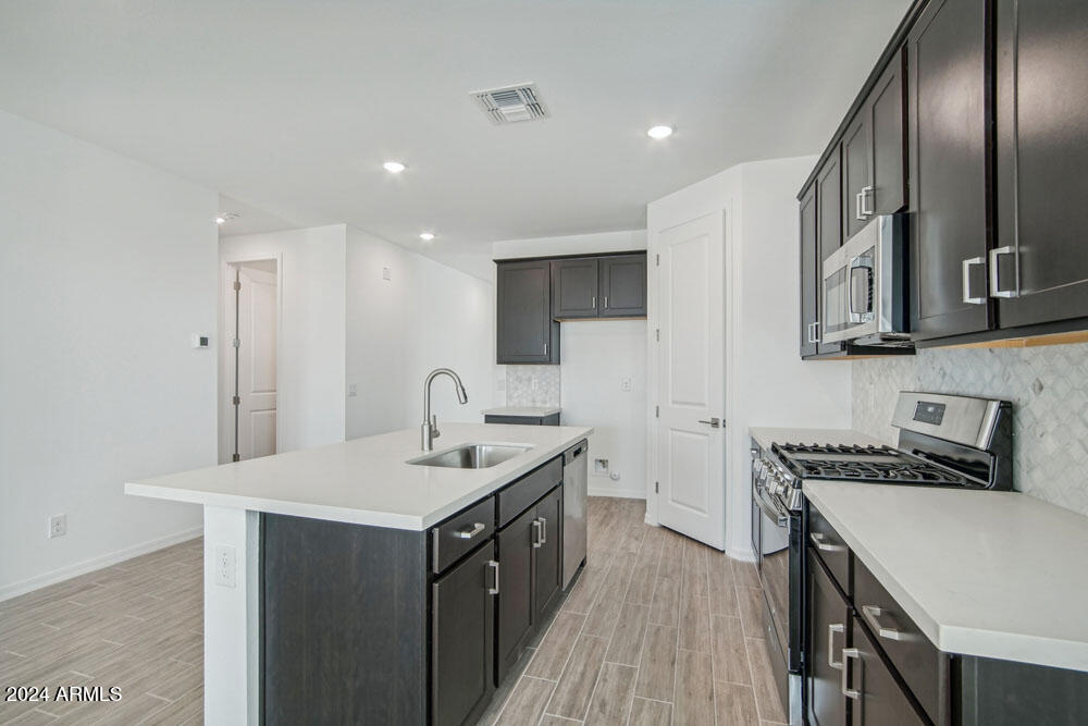 4233 E BRADFORD Avenue