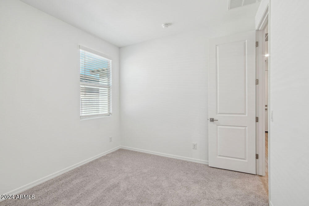 4233 E BRADFORD Avenue