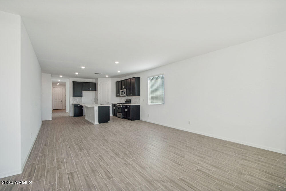 4233 E BRADFORD Avenue