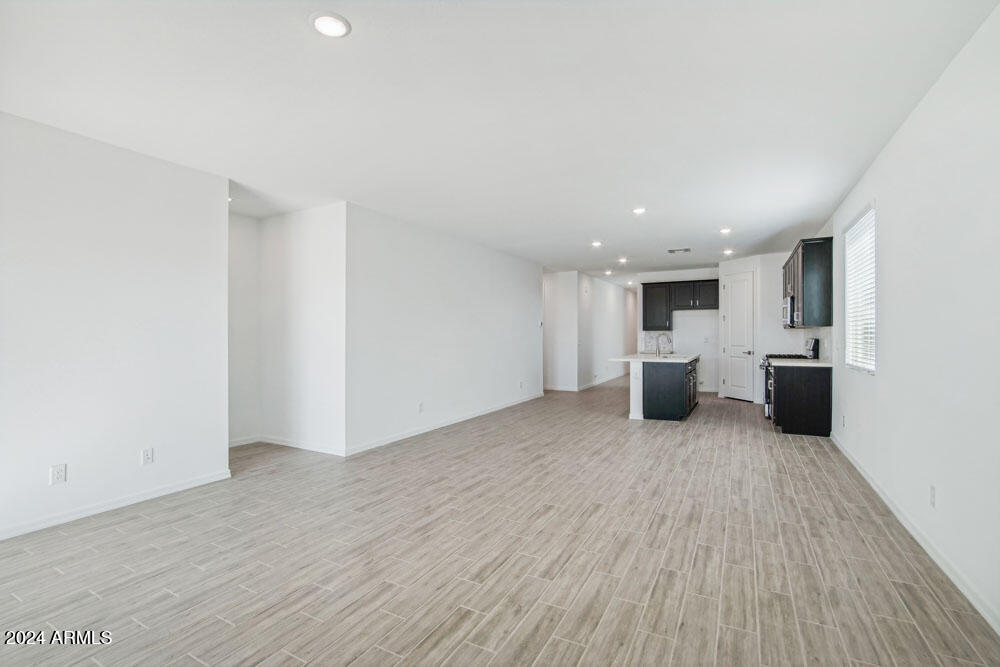 4233 E BRADFORD Avenue