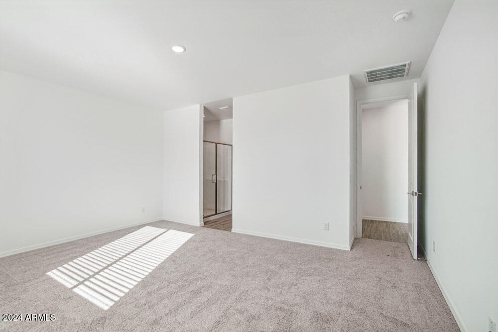 4233 E BRADFORD Avenue