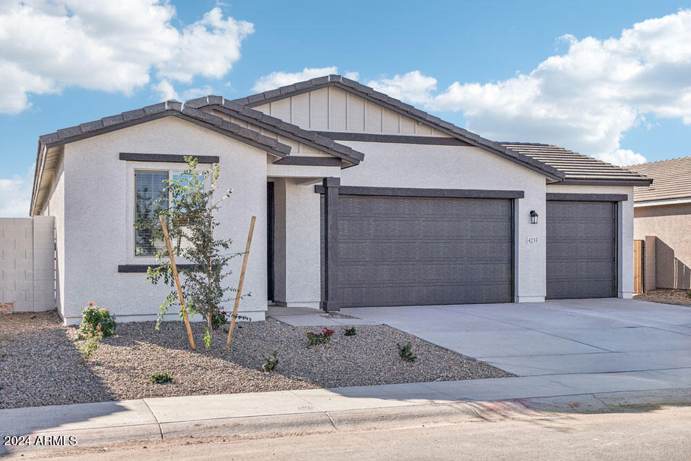 4233 E BRADFORD Avenue