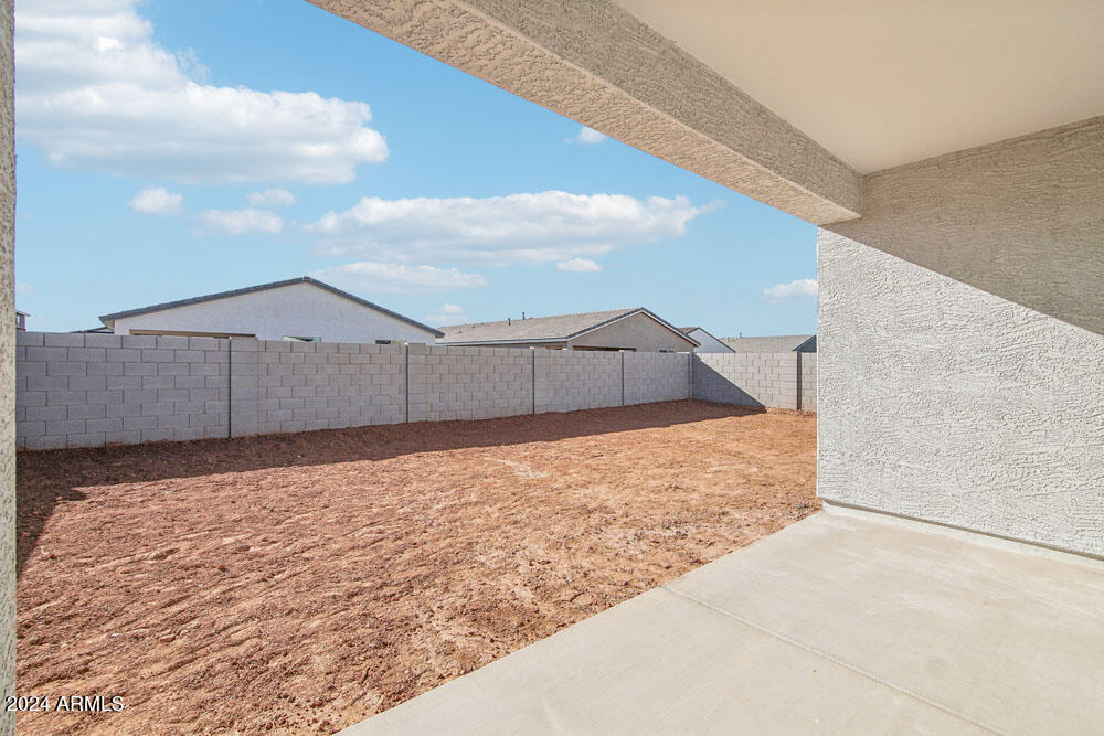 4233 E BRADFORD Avenue