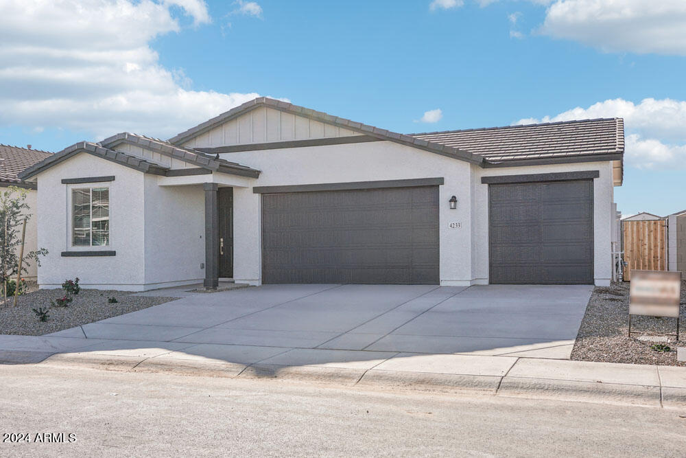 4233 E BRADFORD Avenue