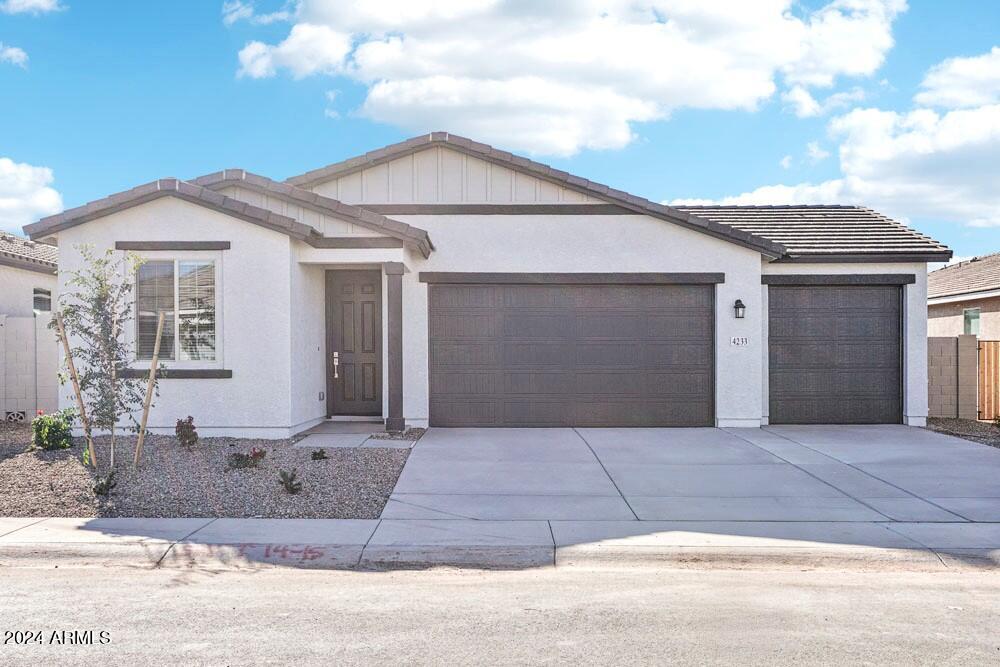 4233 E BRADFORD Avenue