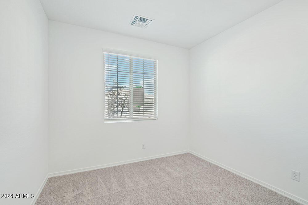 4233 E BRADFORD Avenue