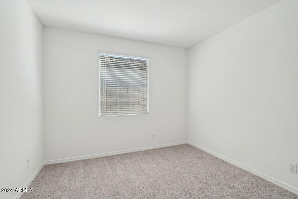 4233 E BRADFORD Avenue