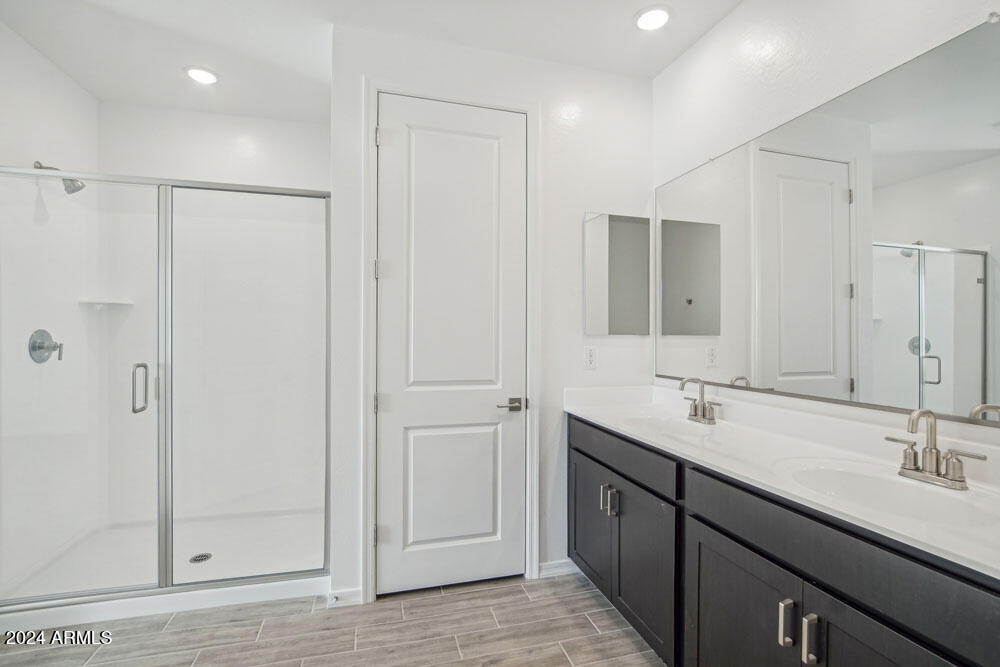 4233 E BRADFORD Avenue