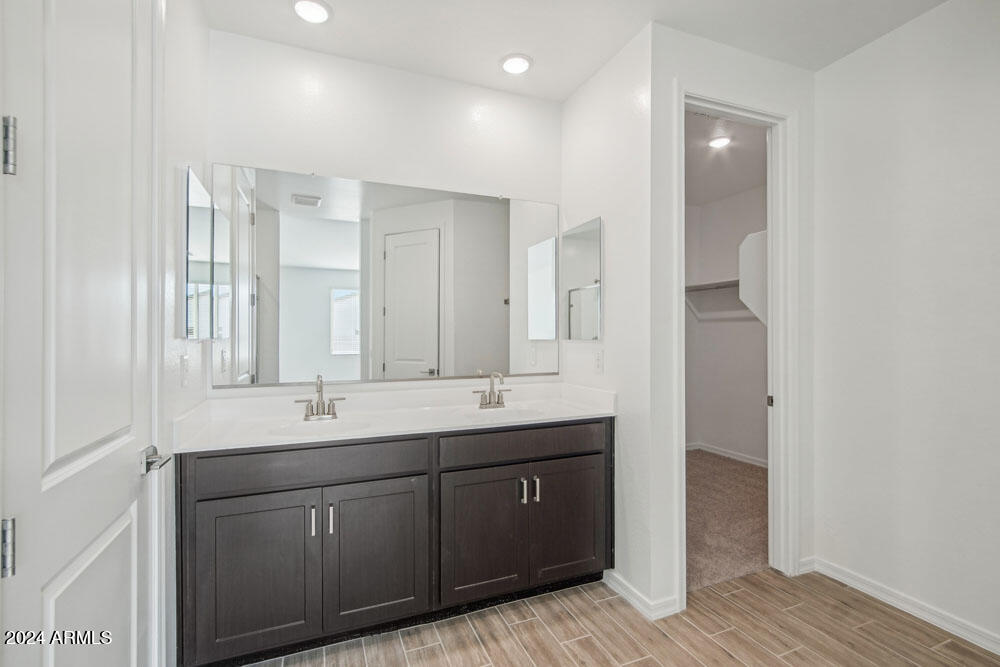 4233 E BRADFORD Avenue