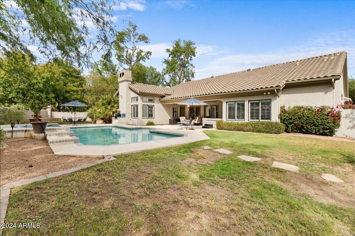 1227 E JEANINE Drive