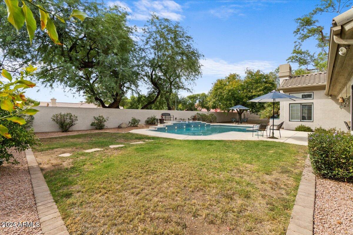 1227 E JEANINE Drive