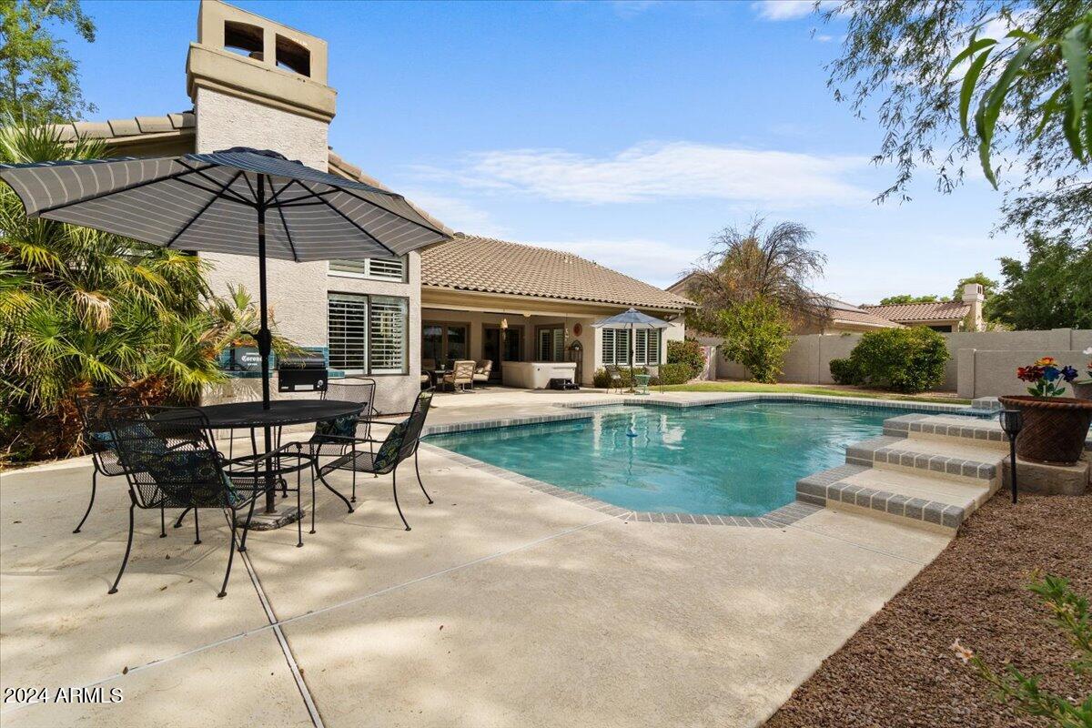 1227 E JEANINE Drive