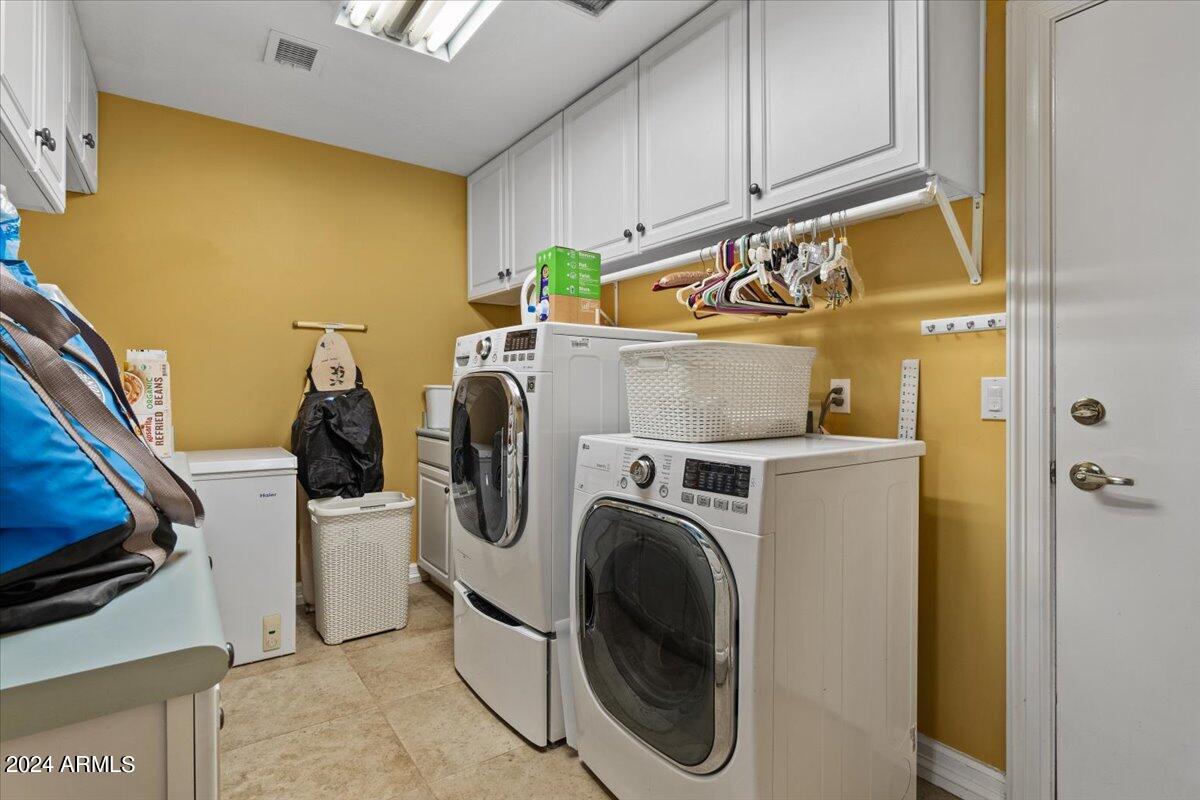 1227 E JEANINE Drive