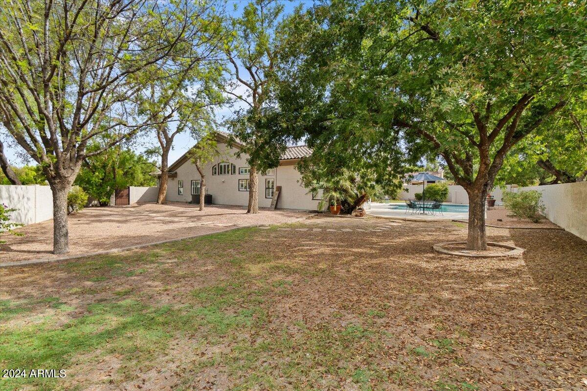 1227 E JEANINE Drive