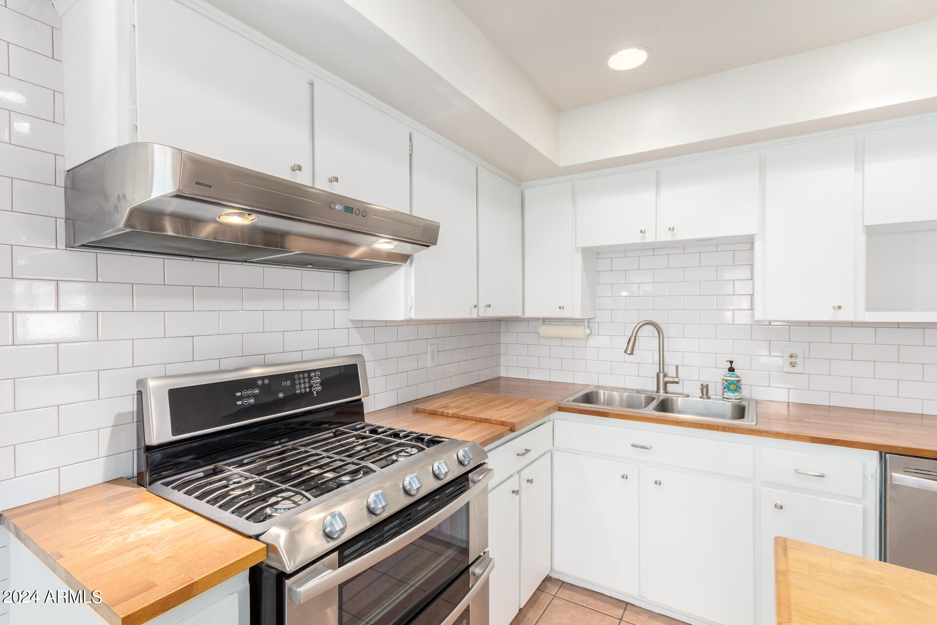 7855 E ROOSEVELT Street