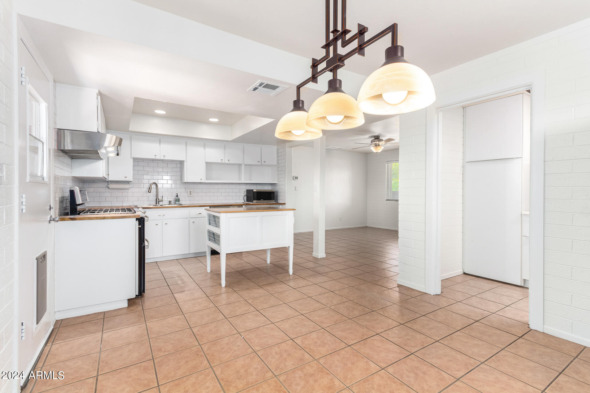 7855 E ROOSEVELT Street