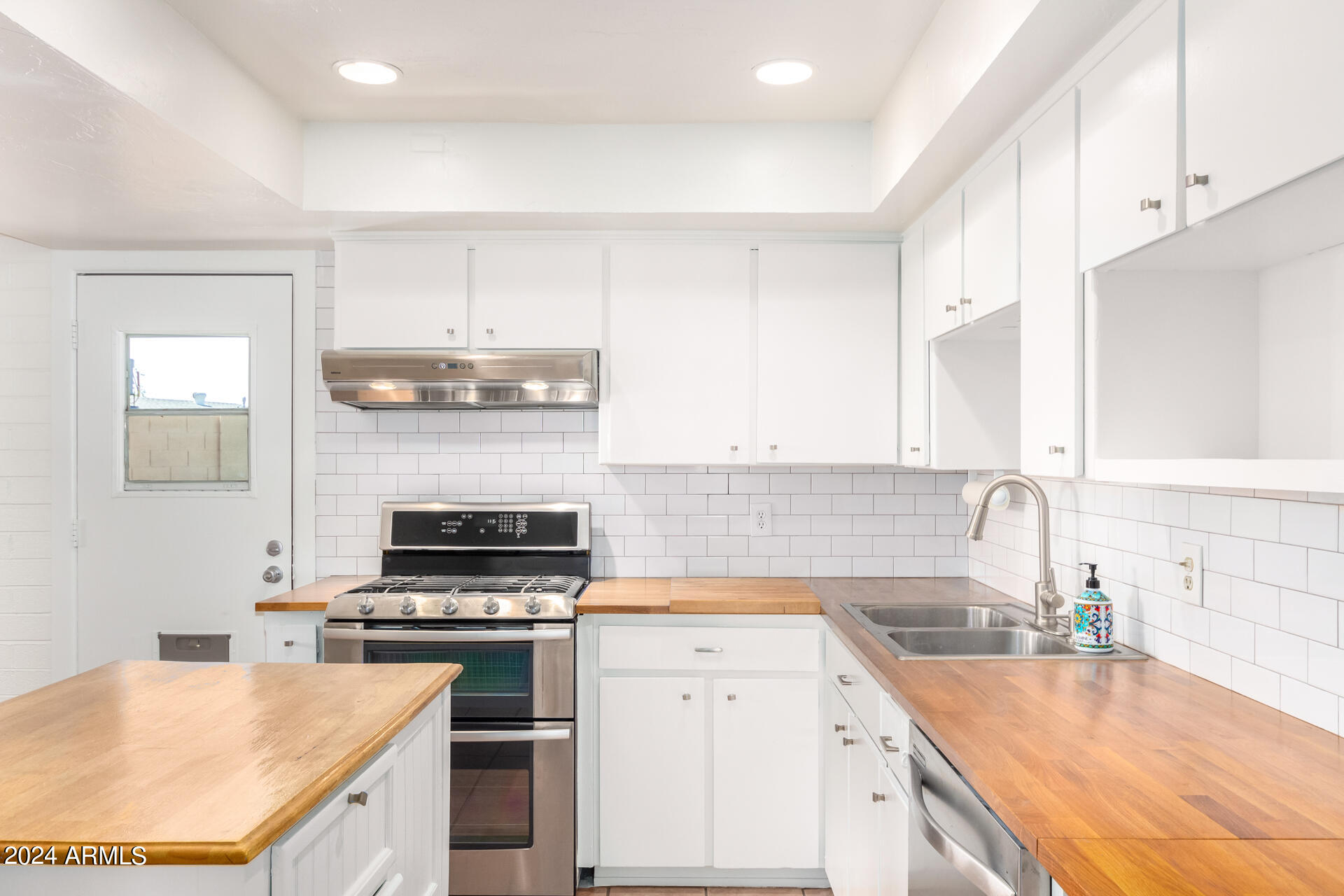 7855 E ROOSEVELT Street