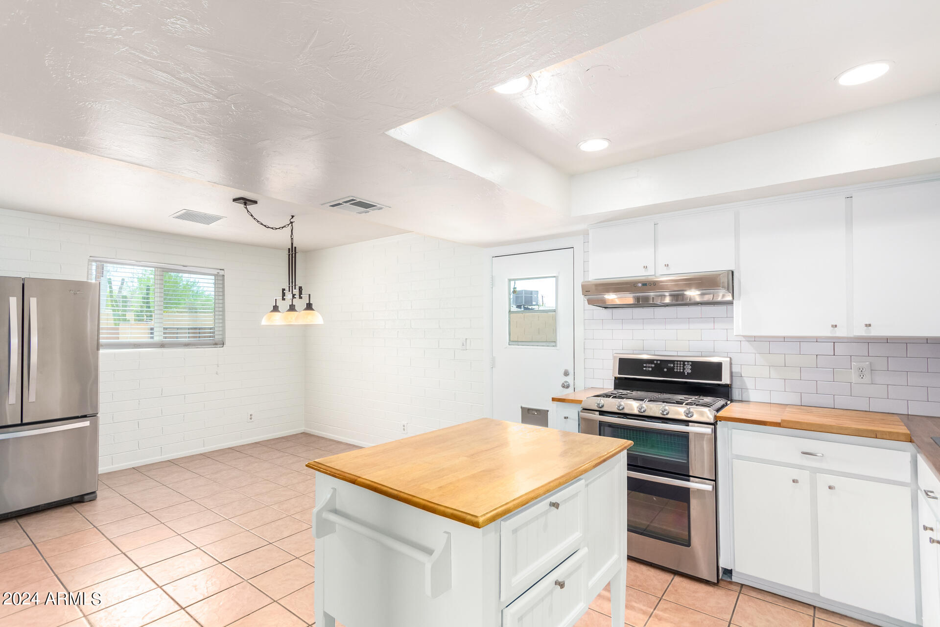 7855 E ROOSEVELT Street